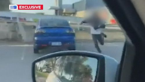 Terrifying footage of moment axe-wielding stranger attacks car in Perth